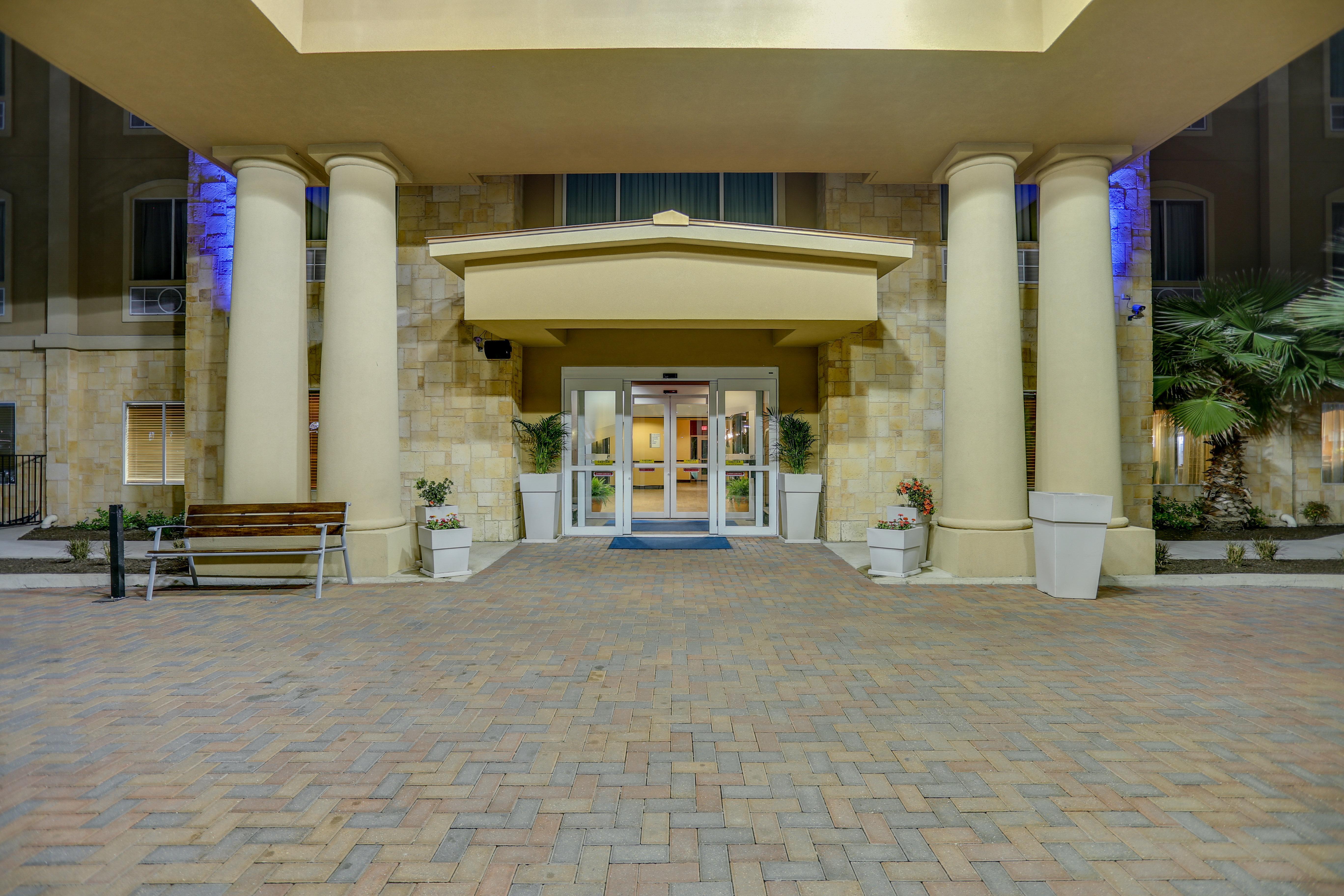Holiday Inn Express Hotel & Suites Huntsville By Ihg Екстериор снимка