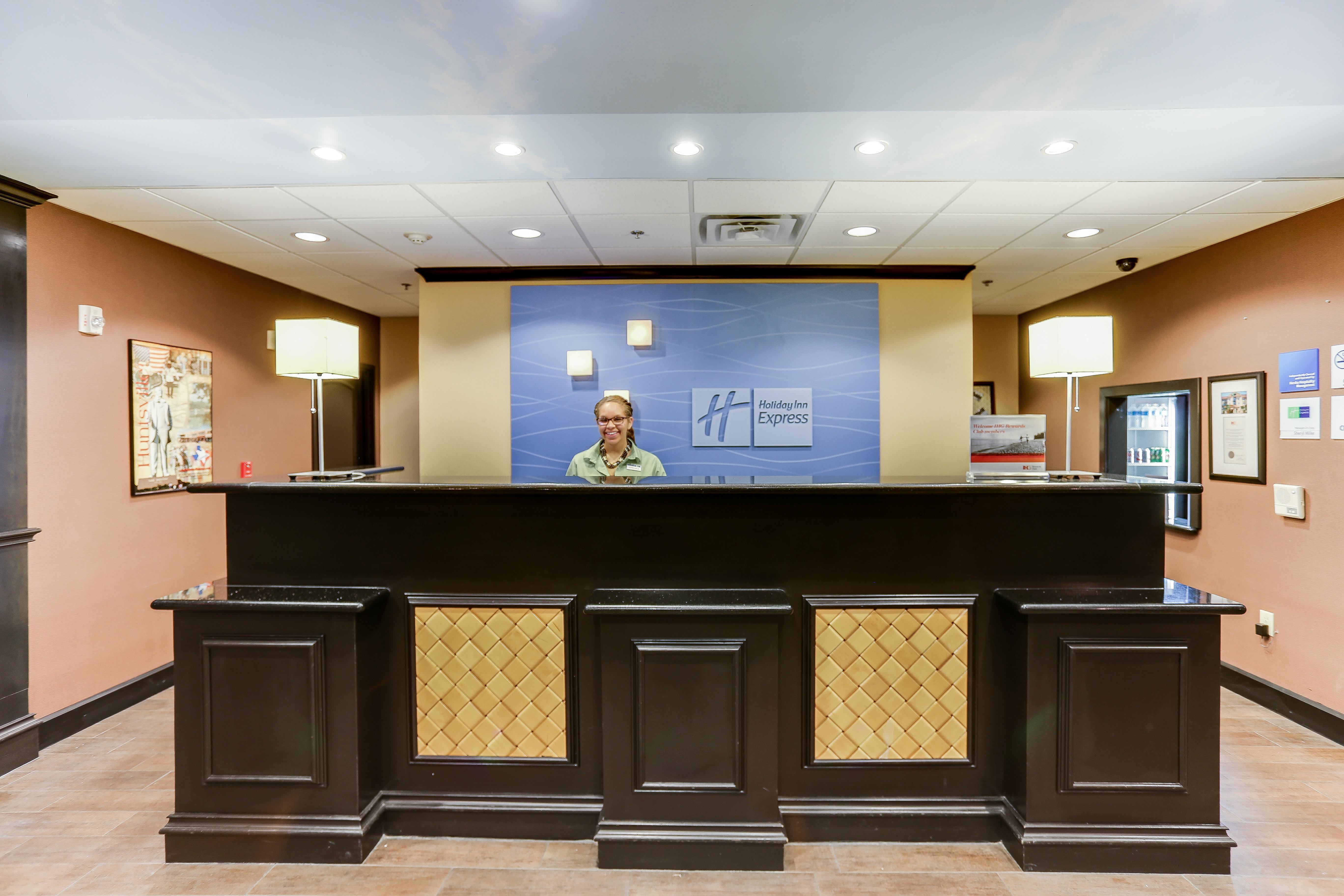 Holiday Inn Express Hotel & Suites Huntsville By Ihg Екстериор снимка