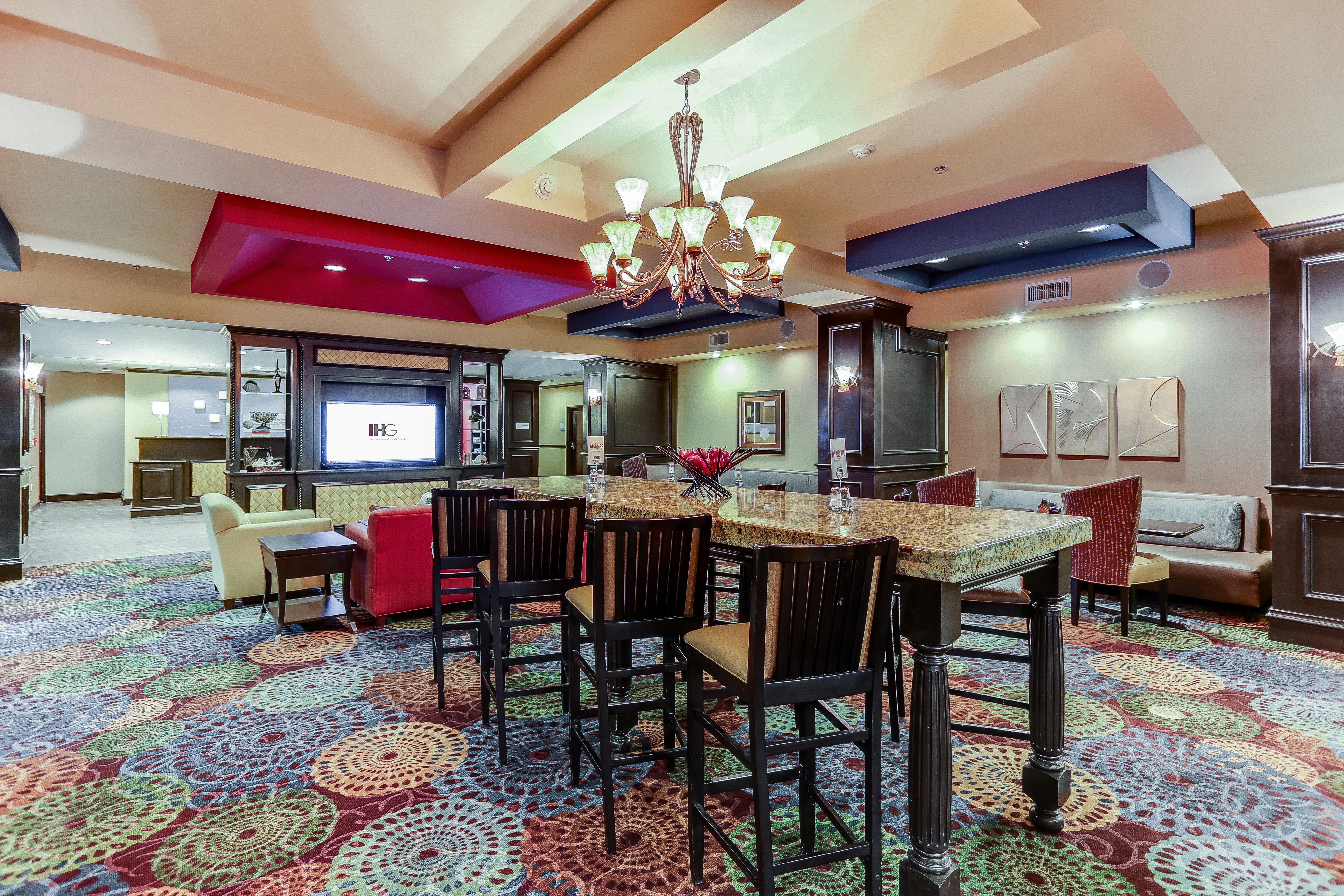 Holiday Inn Express Hotel & Suites Huntsville By Ihg Екстериор снимка