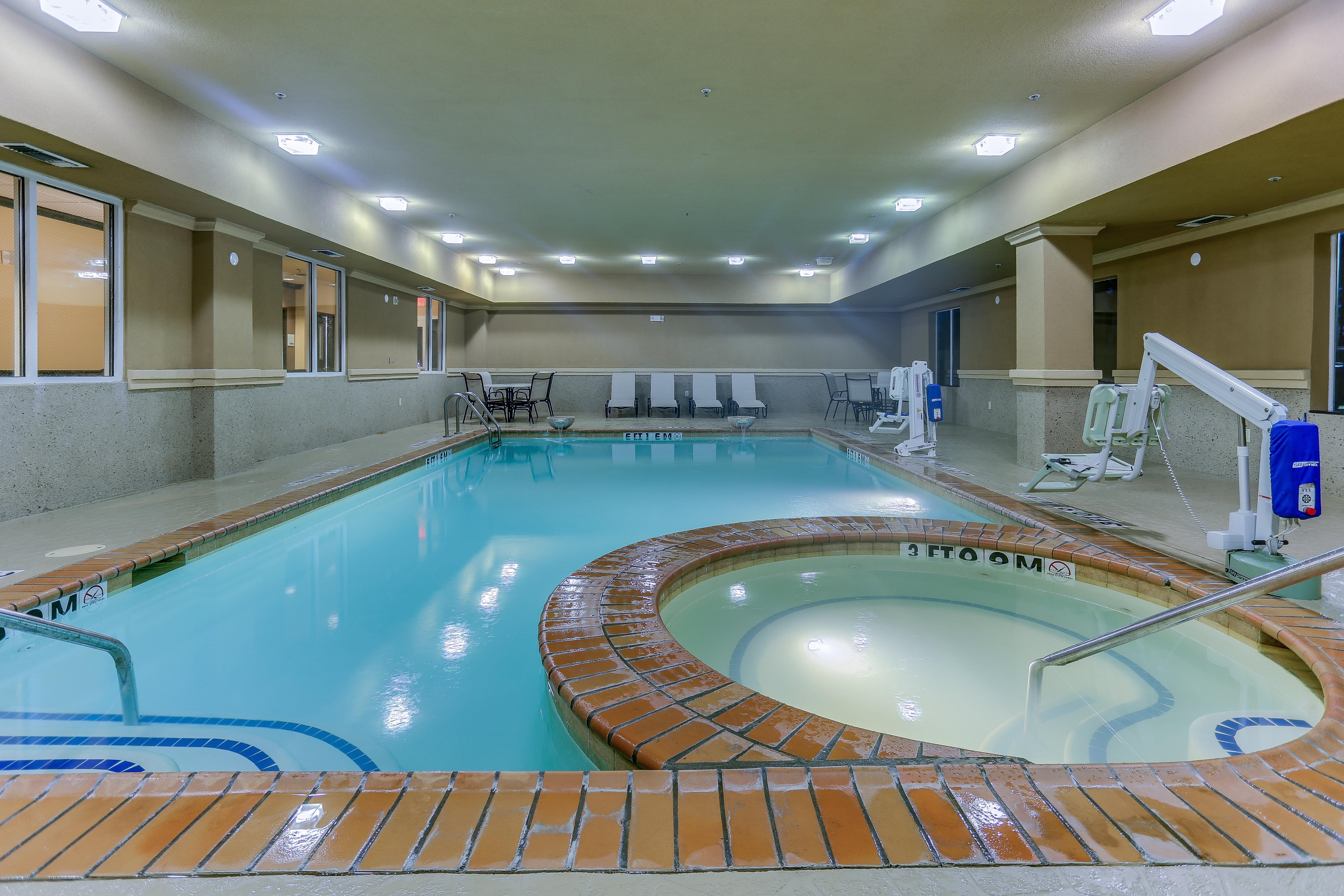 Holiday Inn Express Hotel & Suites Huntsville By Ihg Екстериор снимка