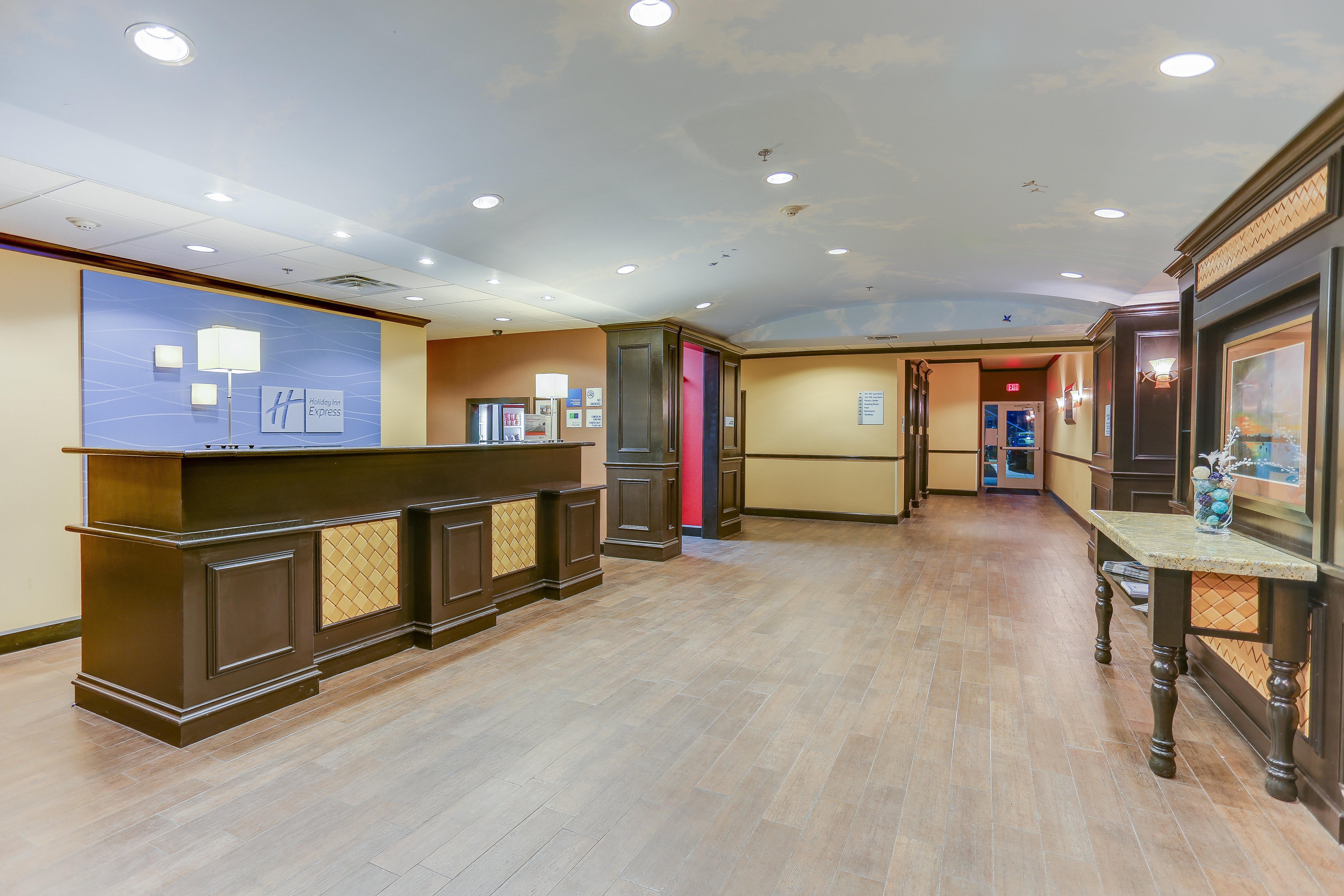 Holiday Inn Express Hotel & Suites Huntsville By Ihg Екстериор снимка