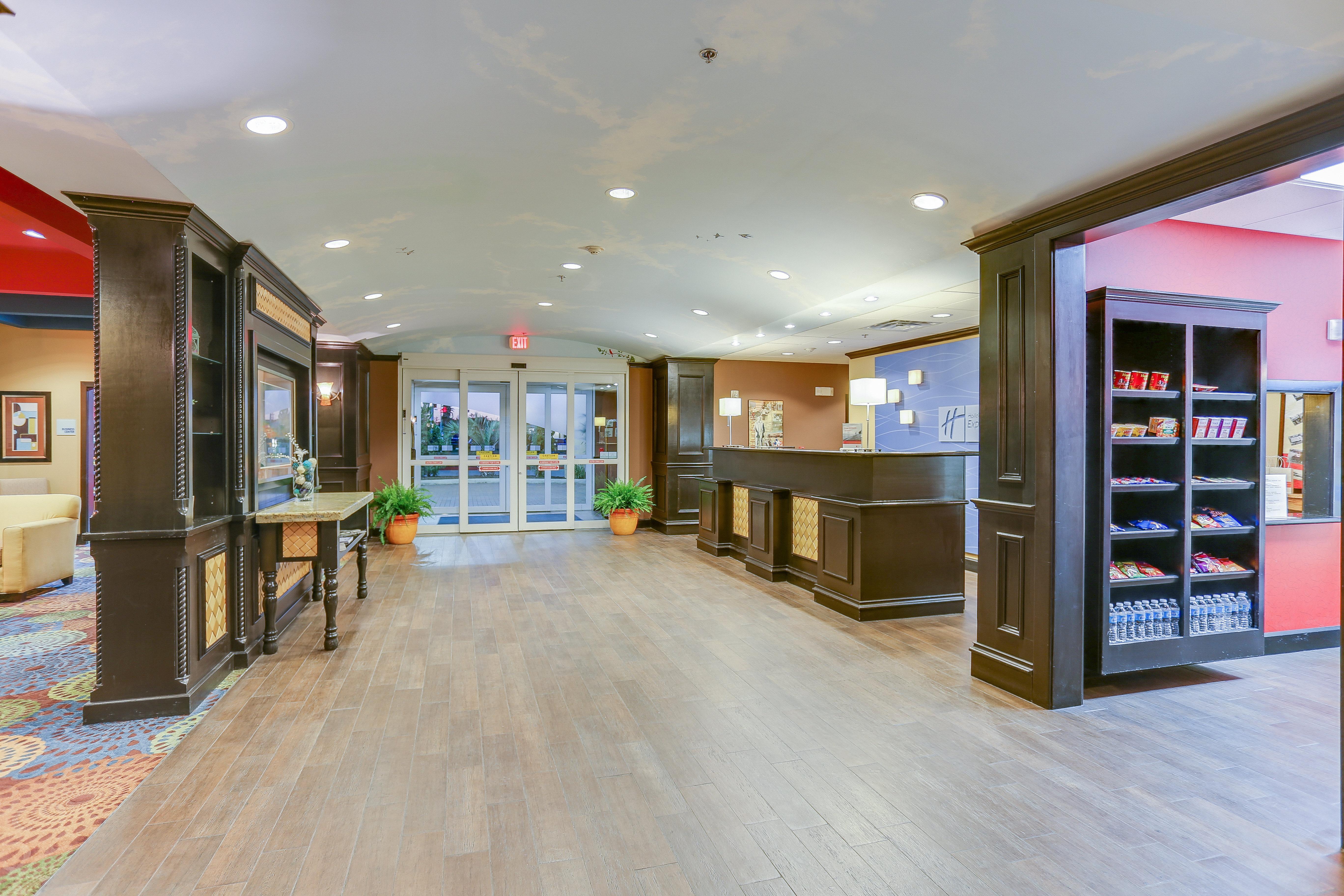 Holiday Inn Express Hotel & Suites Huntsville By Ihg Екстериор снимка