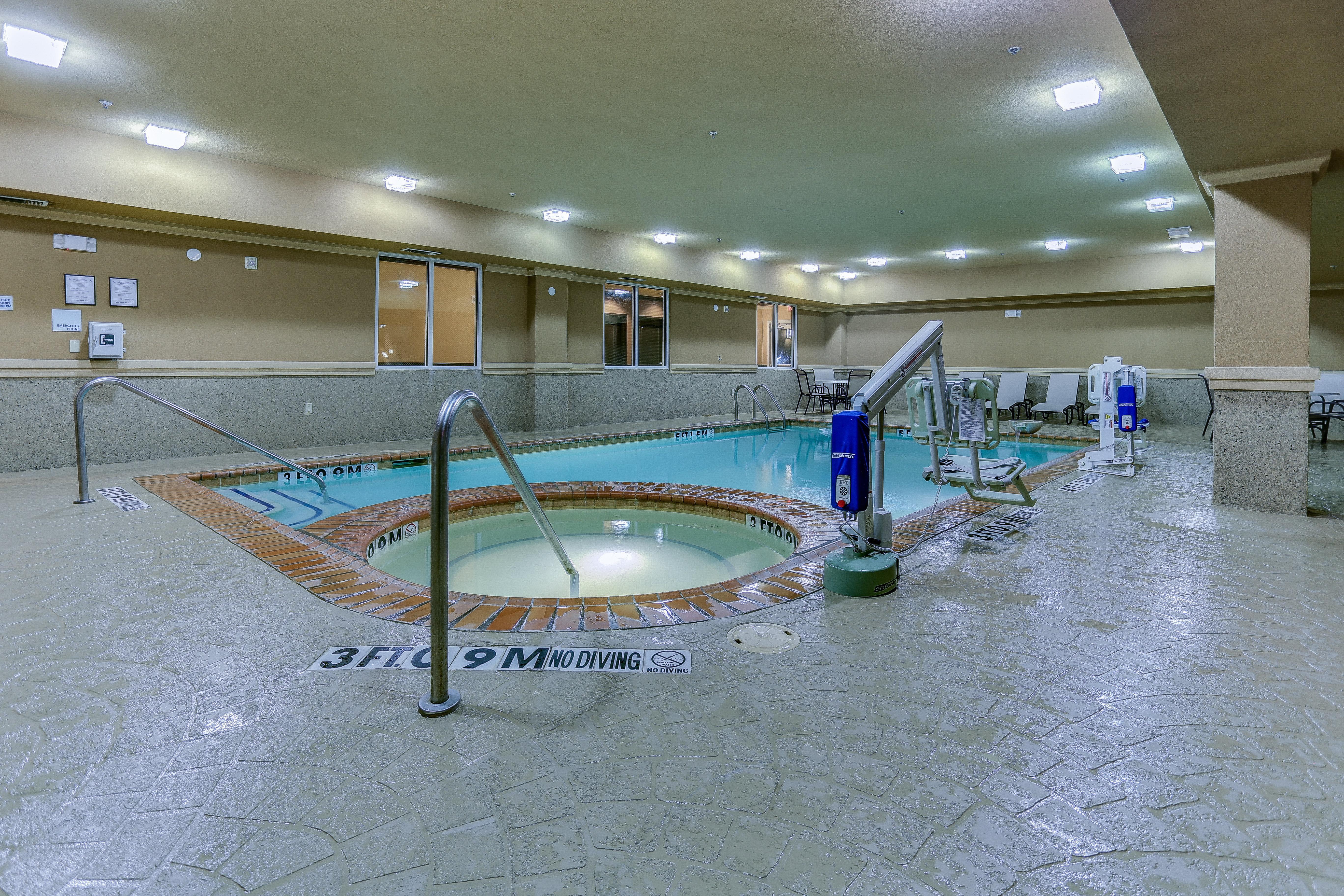 Holiday Inn Express Hotel & Suites Huntsville By Ihg Екстериор снимка