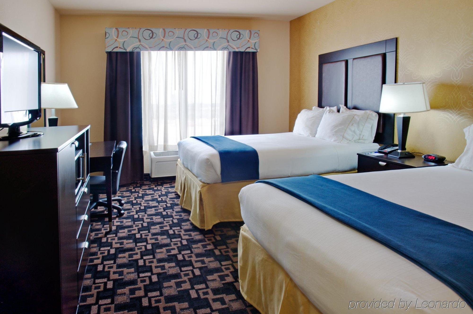 Holiday Inn Express Hotel & Suites Huntsville By Ihg Стая снимка
