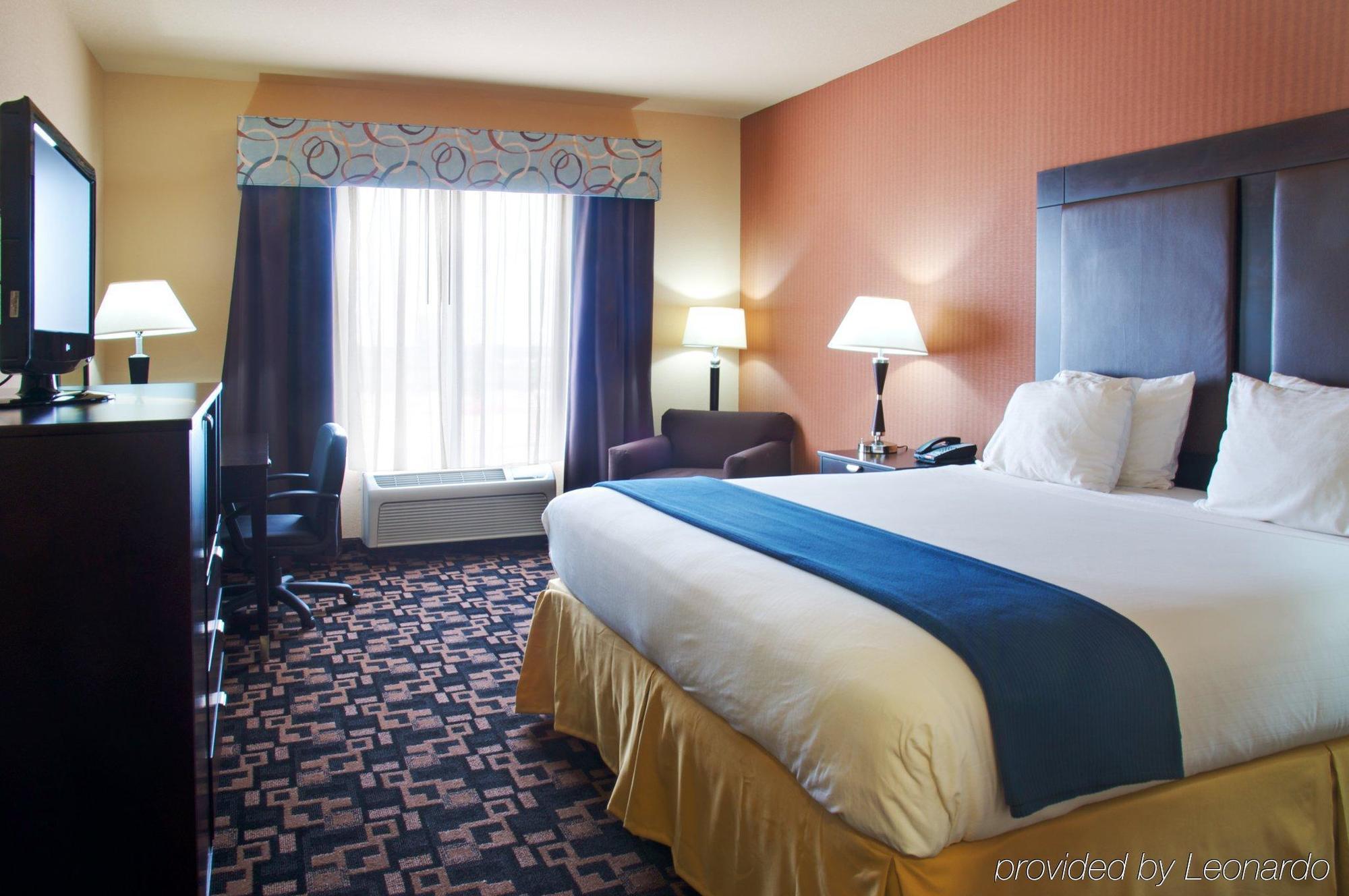Holiday Inn Express Hotel & Suites Huntsville By Ihg Екстериор снимка