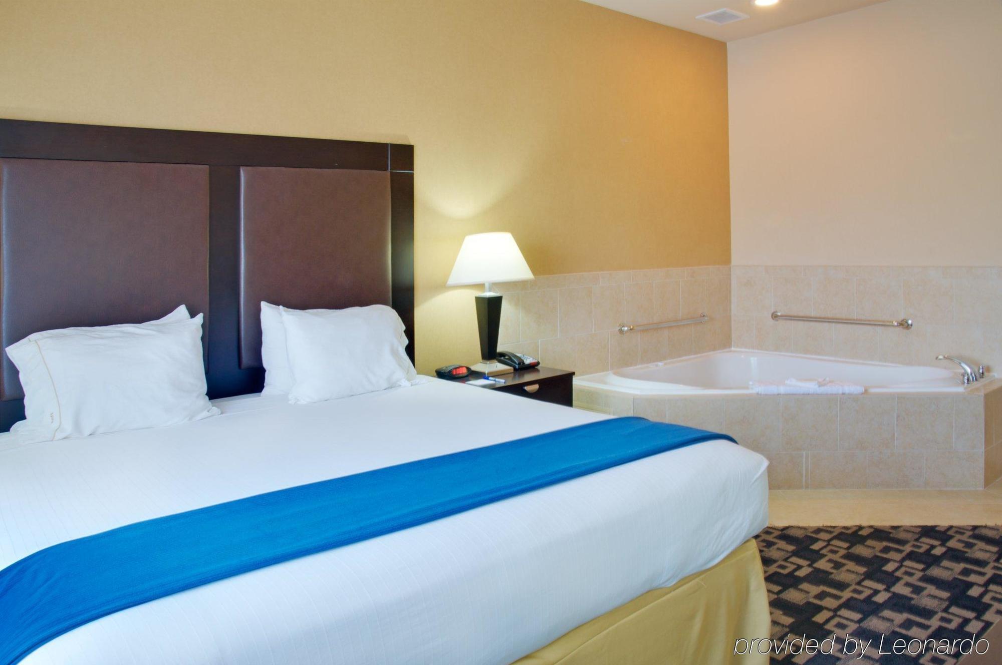 Holiday Inn Express Hotel & Suites Huntsville By Ihg Екстериор снимка