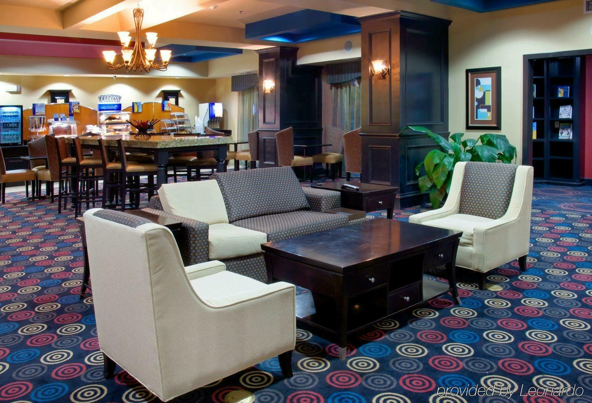 Holiday Inn Express Hotel & Suites Huntsville By Ihg Екстериор снимка