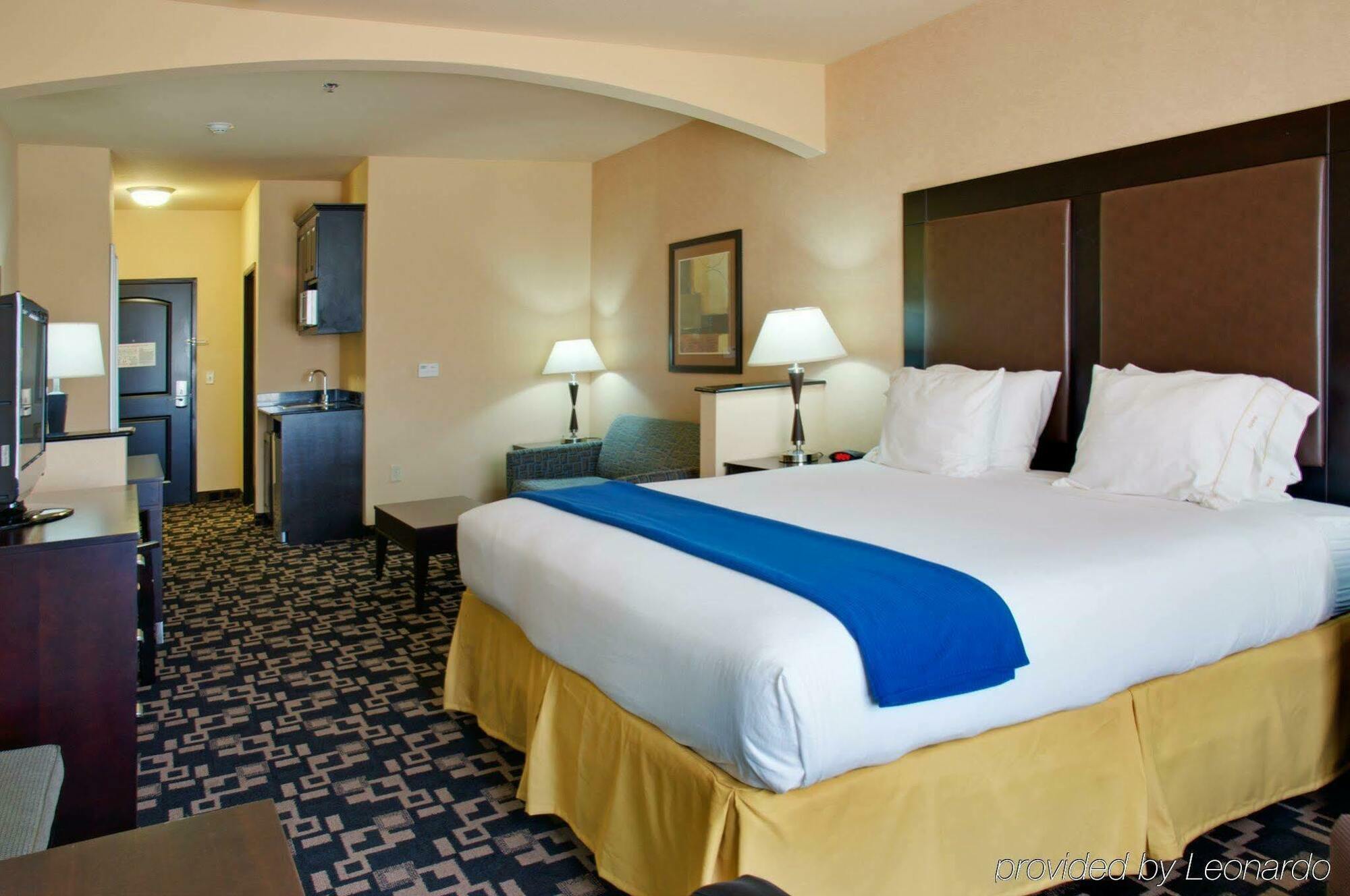 Holiday Inn Express Hotel & Suites Huntsville By Ihg Стая снимка