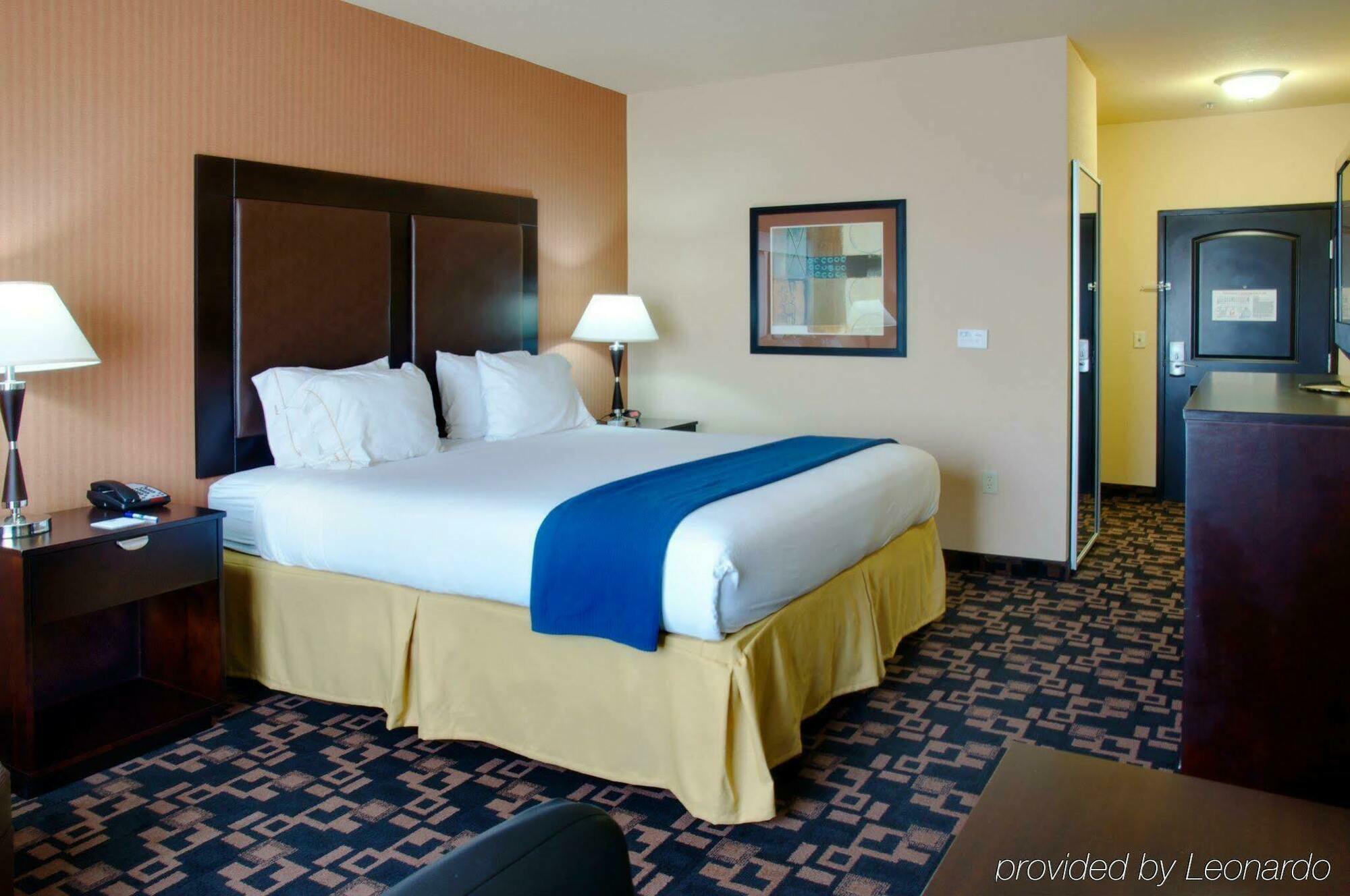 Holiday Inn Express Hotel & Suites Huntsville By Ihg Стая снимка